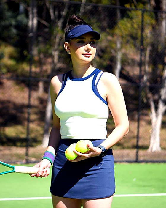 Ellie, Hot Shots and adult coach